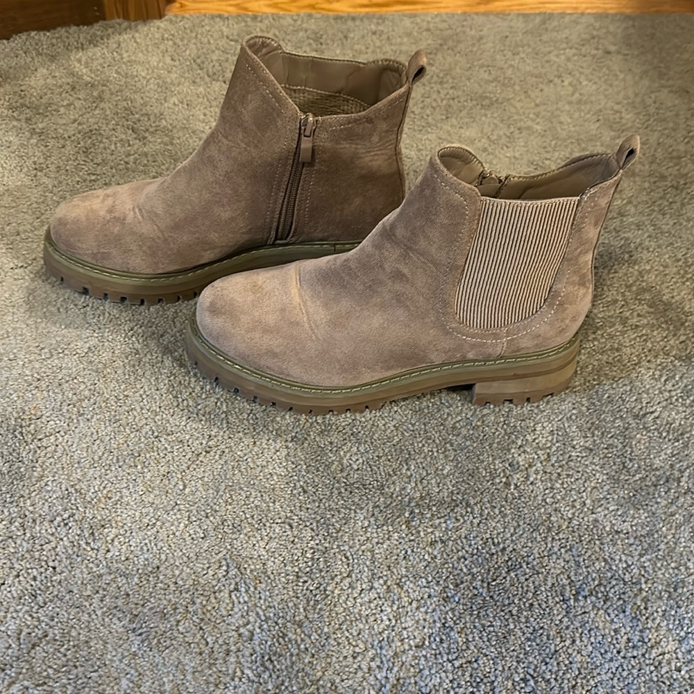 Suede boots